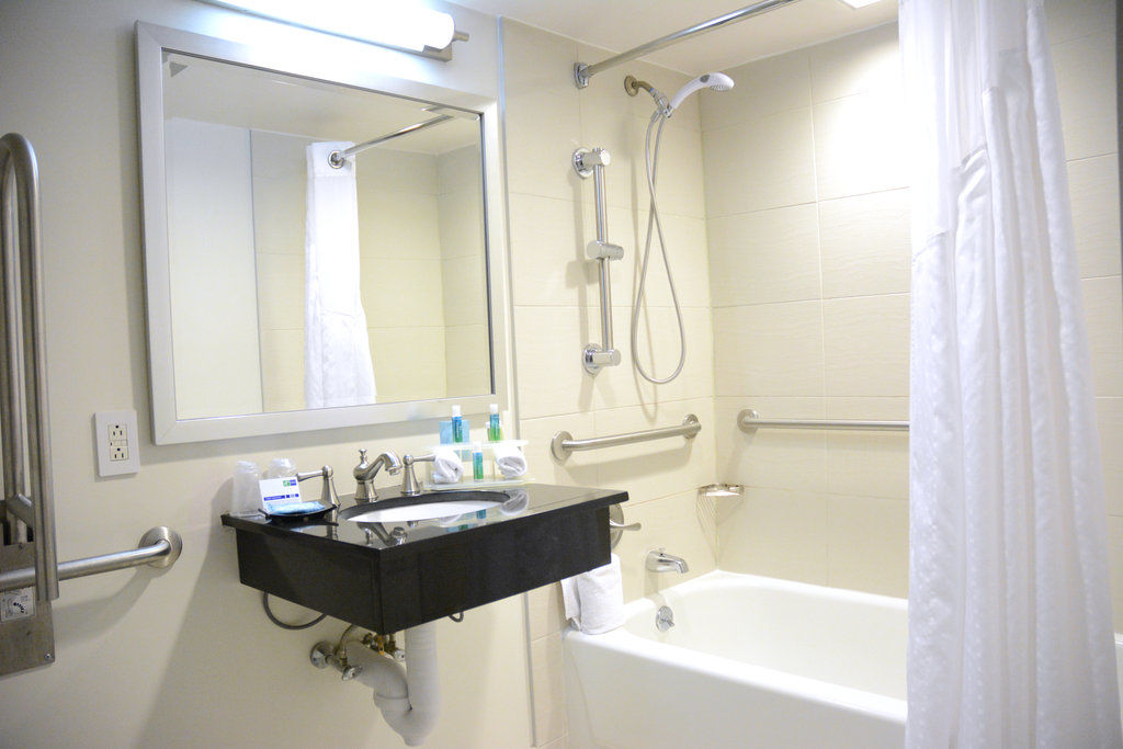 Holiday Inn Express Stamford, An Ihg Hotel Екстер'єр фото